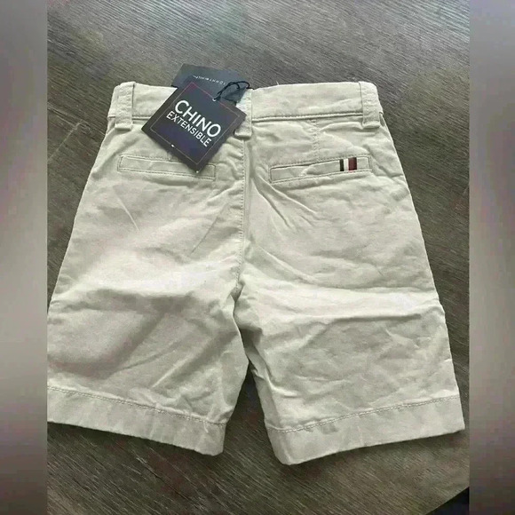 NWT Tommy Hilfiger Boys Stretch Khaki Chino Shorts. Size 5 - Picture 3 of 5